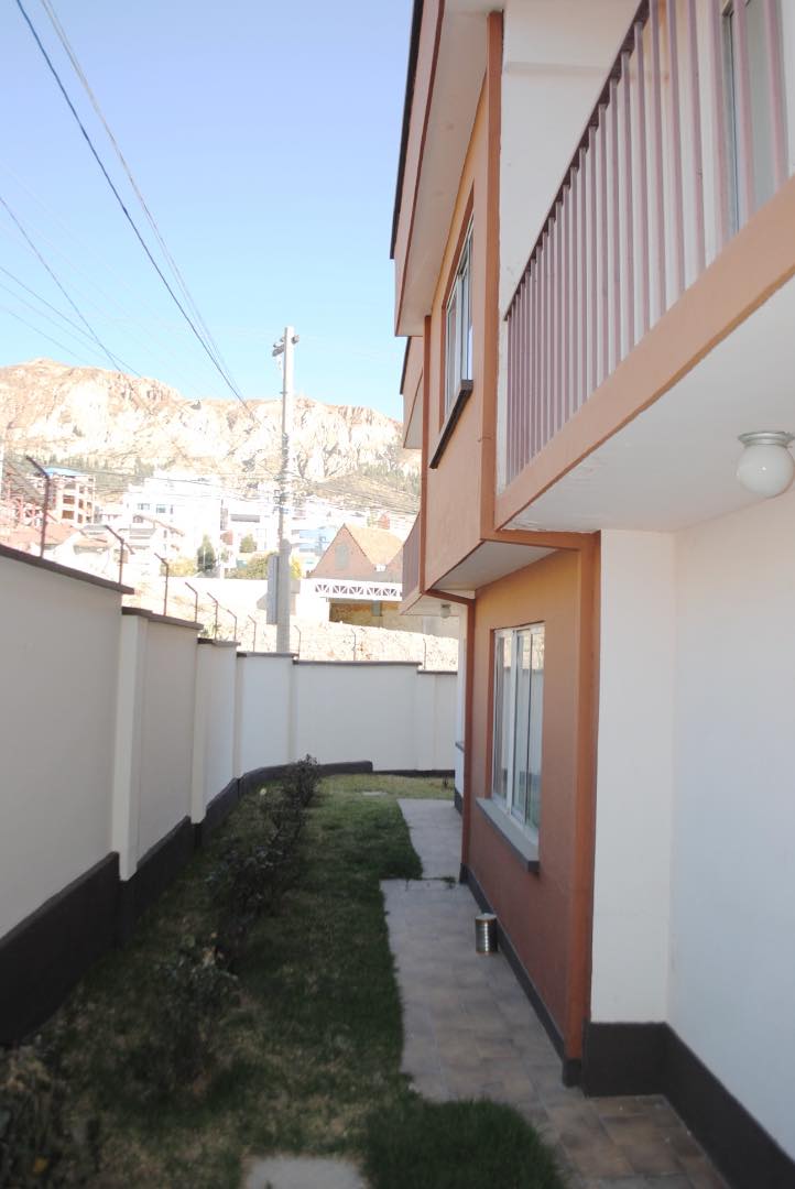 Casa en Los Pinos en La Paz 5 dormitorios 3 baños 2 parqueos Foto 18