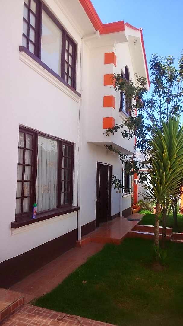 Casa en Alto Irpavi en La Paz 4 dormitorios 3 baños 3 parqueos Foto 1
