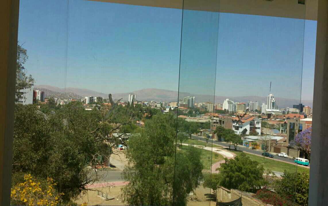 Departamento en Queru Queru en Cochabamba 3 dormitorios 2 baños 2 parqueos Foto 2