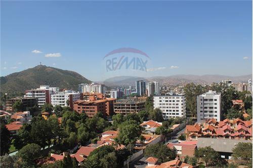Departamento en Queru Queru en Cochabamba 3 dormitorios 2 baños 1 parqueos Foto 13