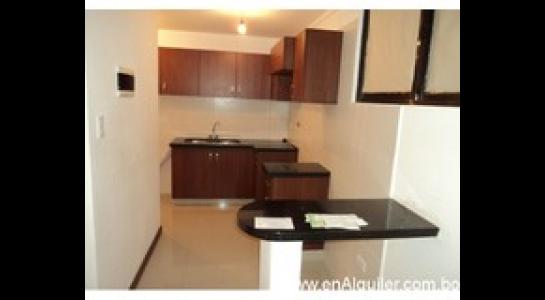 Departamento en AlquilerAv. Pirai entre 5to anillo. 2 dormitorios 2 baños 1 parqueos Foto 8