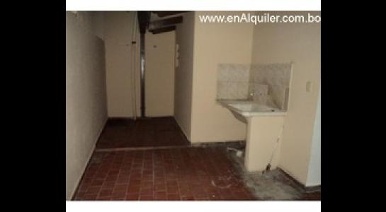 Casa en Entre 4to y 5to anillo Norte en Santa Cruz de la Sierra 4 dormitorios 3 baños 2 parqueos Foto 9
