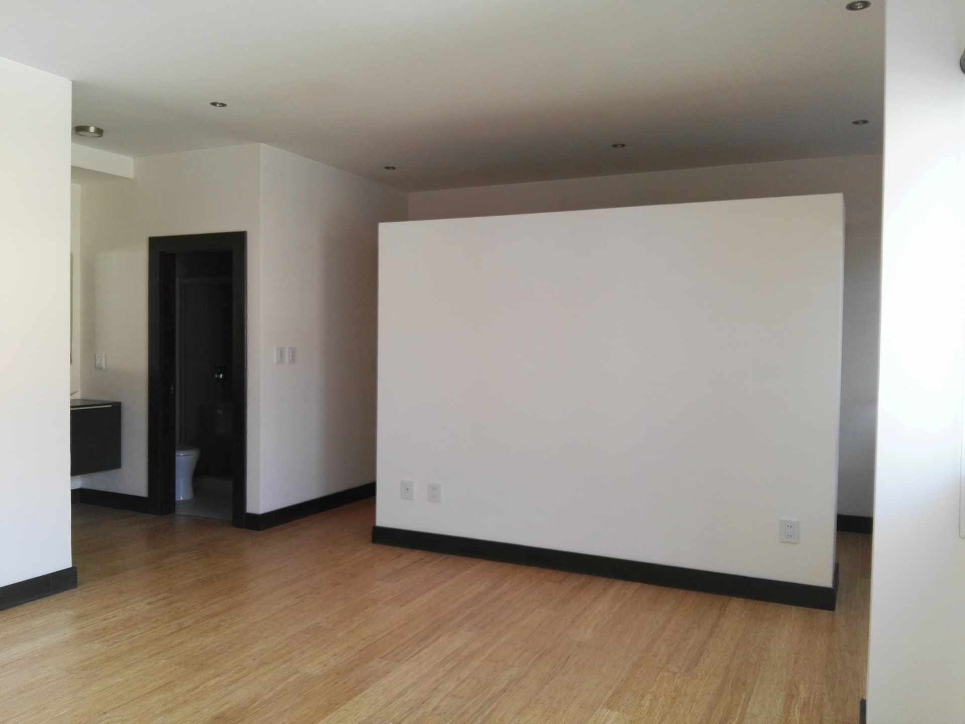 Departamento en Calacoto en La Paz 2 dormitorios 4 baños 2 parqueos Foto 3