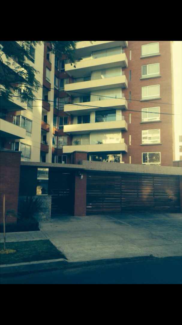 Departamento en VentaCALLE JUAN CRISOSTOMO CARRILLO ENTRE PACCIERI Y PEDRO BORDA (ENTRE TORRES SOFER Y PLAZUELA CONSTITUCIÓN) 3 dormitorios 4 baños 2 parqueos Foto 1