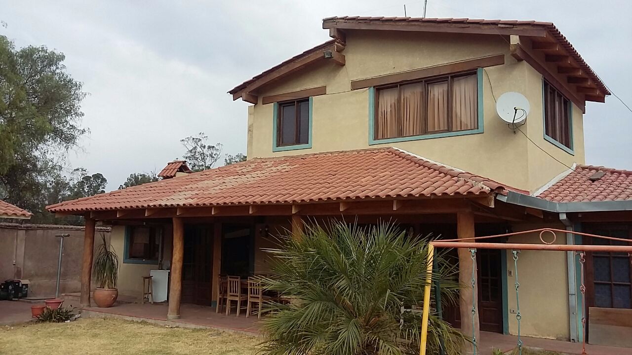 Casa en Tiquipaya en Cochabamba 4 dormitorios 3 baños 1 parqueos Foto 1