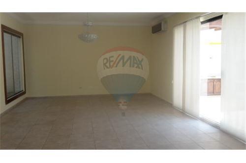 Casa en Entre 3er y 4to anillo Oeste en Santa Cruz de la Sierra  4 baños  Foto 3