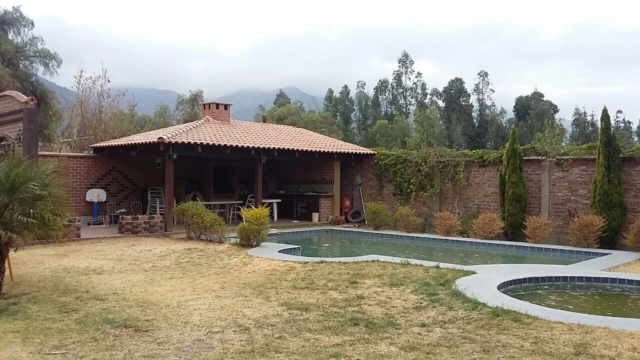 Casa en Tiquipaya en Cochabamba 4 dormitorios 3 baños 1 parqueos Foto 2