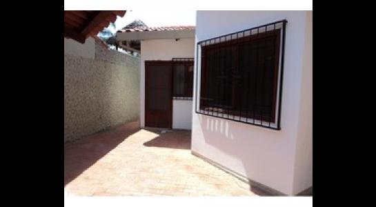 Casa Av. alemana y beni entre 5to y 6to anillo Foto 12