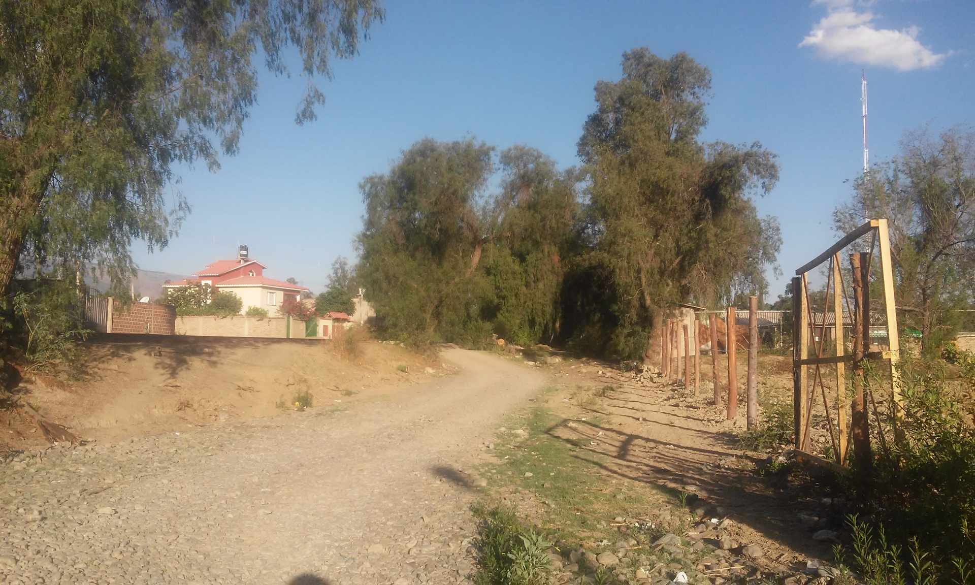 Terreno en VentaKm 9 Blanco Galindo a una cuadra de las Rieles, tras deposito de Coca Cola  Foto 4