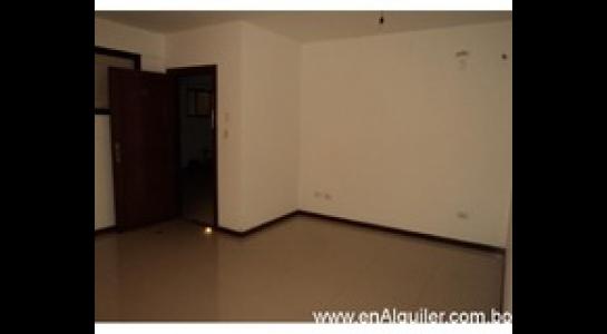 Departamento en AlquilerAv. Pirai entre 5to anillo. 2 dormitorios 2 baños 1 parqueos Foto 1