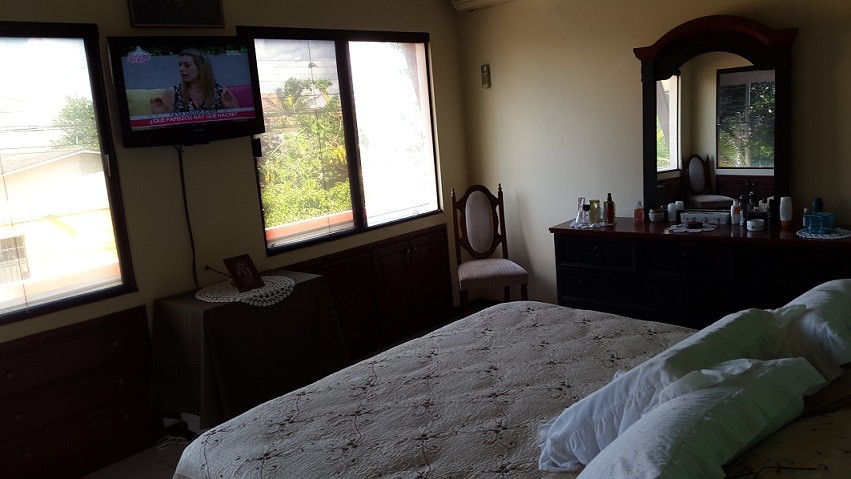 Casa Av. Banzer entre 4to y 5to anillo Residencias del Norte entre calle 9 y calle 1 Foto 5