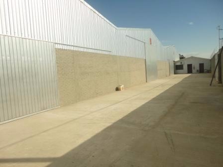 Galpón en AlquilerAv. Banzer Km 8 1/2, entrando por aserradero la chonta 1 dormitorios 1 baños  Foto 4