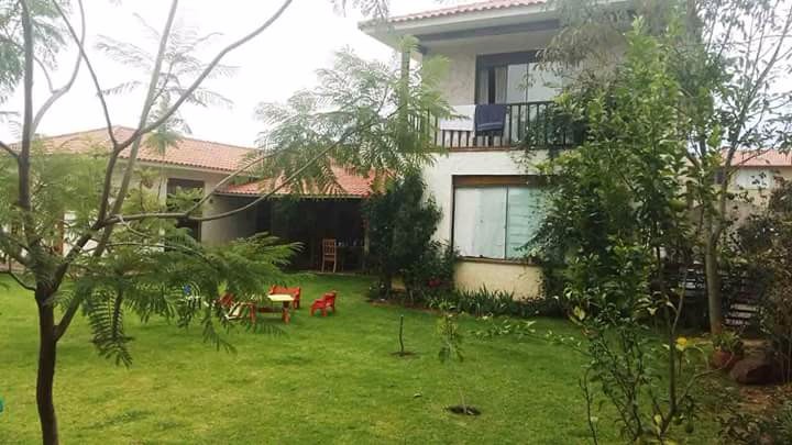 Casa en Tiquipaya en Cochabamba 3 dormitorios 5 baños 4 parqueos Foto 8