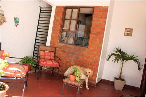 Casa en Muyurina en Cochabamba 2 dormitorios 6 baños 1 parqueos Foto 3