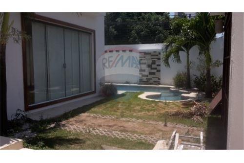 Casa en Entre 3er y 4to anillo Oeste en Santa Cruz de la Sierra  4 baños  Foto 7