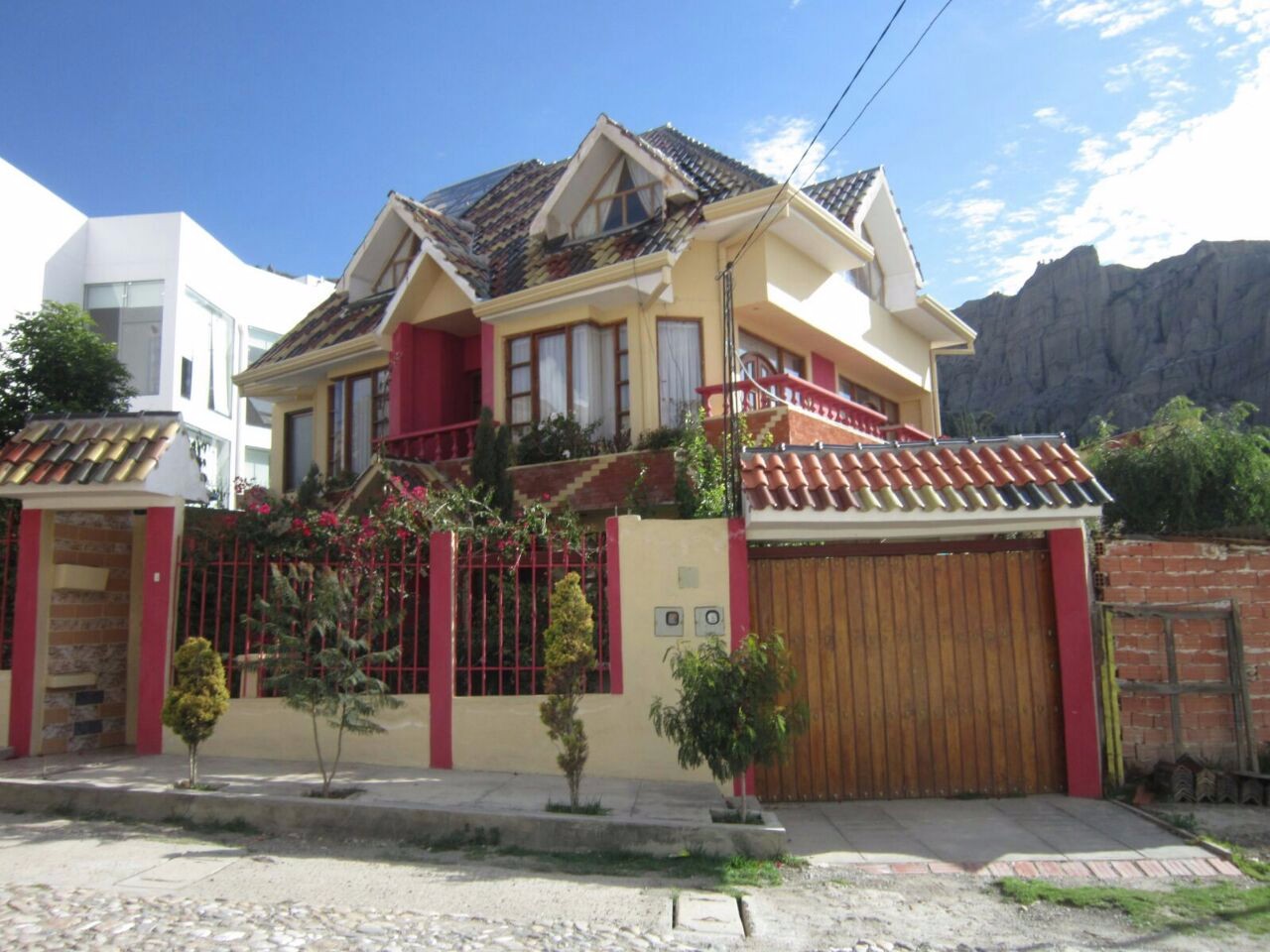 Casa Av. Los Tajibos A  #77   Auquisamana alto Foto 1