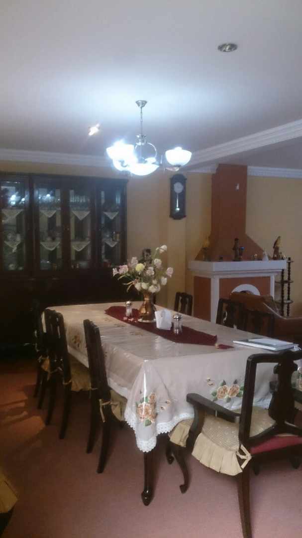 Casa en Chasquipampa en La Paz 4 dormitorios 3 baños 2 parqueos Foto 2