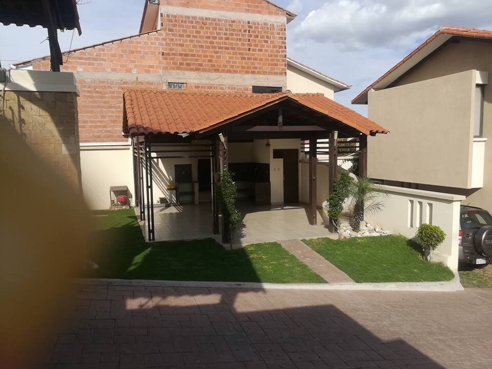 Casa en Tupuraya en Cochabamba 3 dormitorios 3 baños 2 parqueos Foto 3