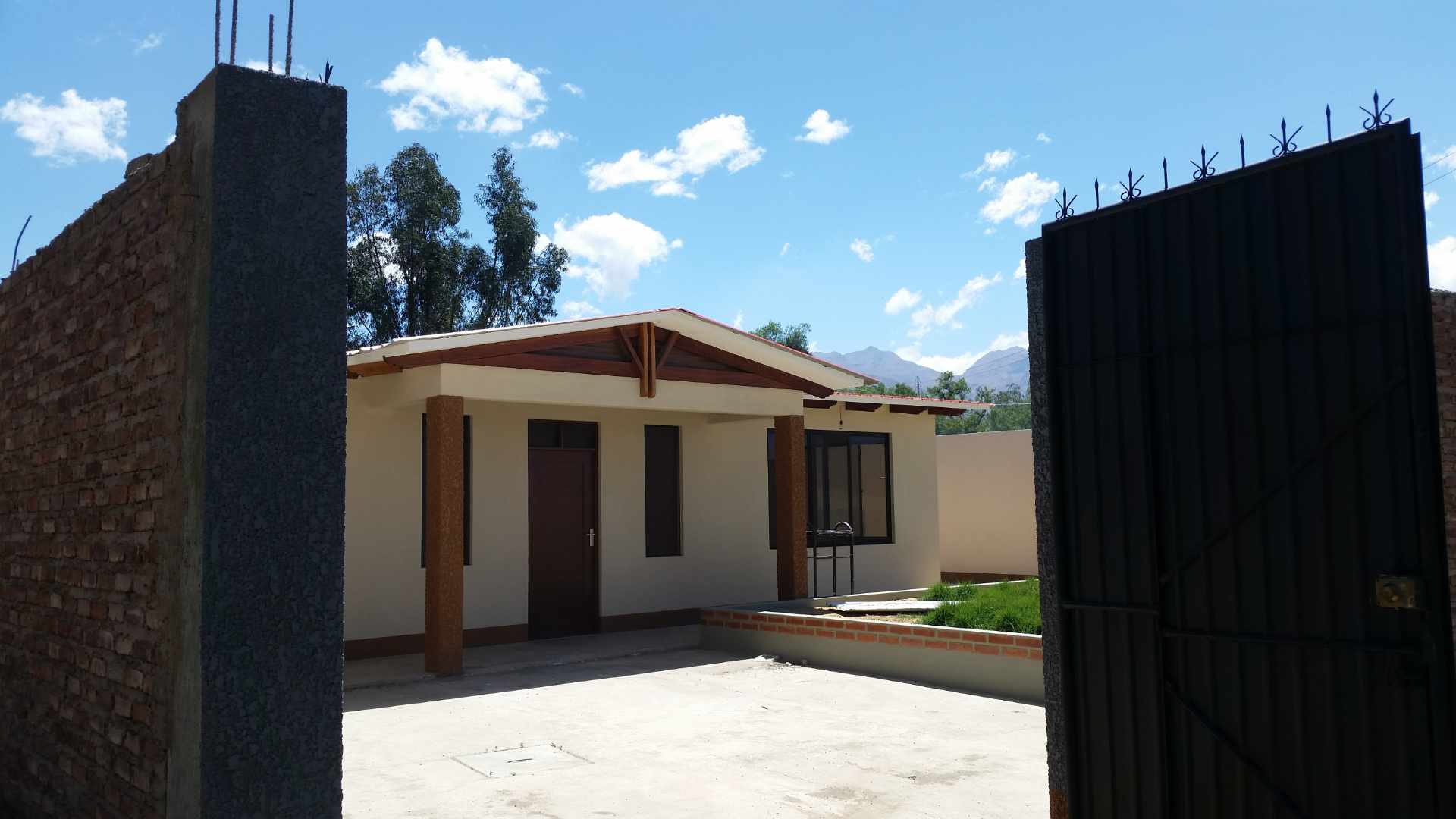 Casa en Colcapirhua en Cochabamba 2 dormitorios 1 baños 3 parqueos Foto 1