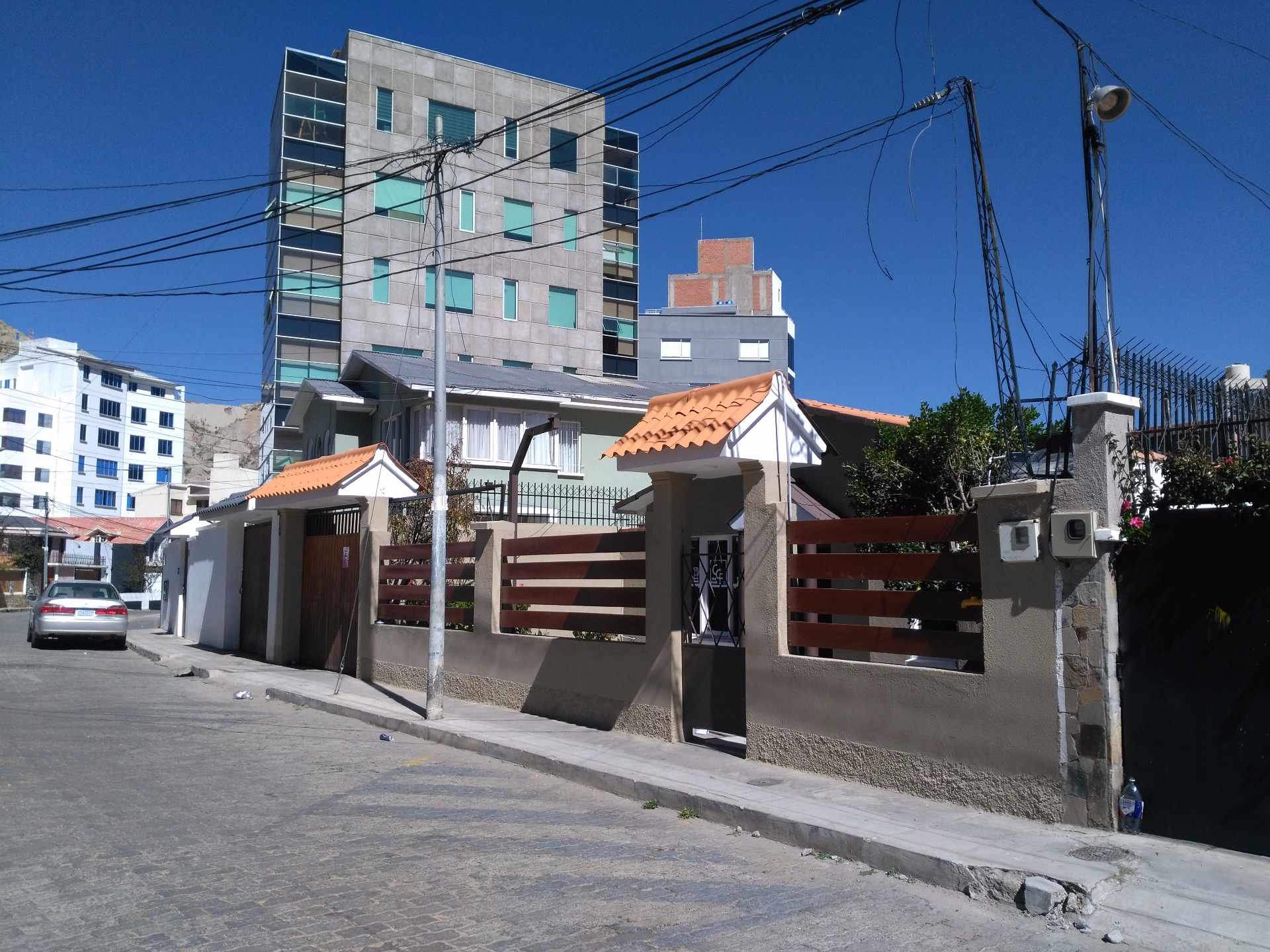 Casa en Calacoto en La Paz 4 dormitorios 2 baños 2 parqueos Foto 14