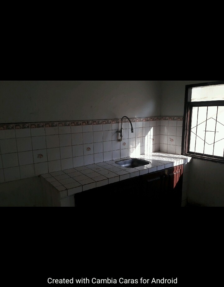 Casa Av. Lujan, calle E. De la esquina del Centro Cultural del Colegio Rancho Nuevo, entrando la 4ta casa, frente a una Canchita de fulbito. Foto 2