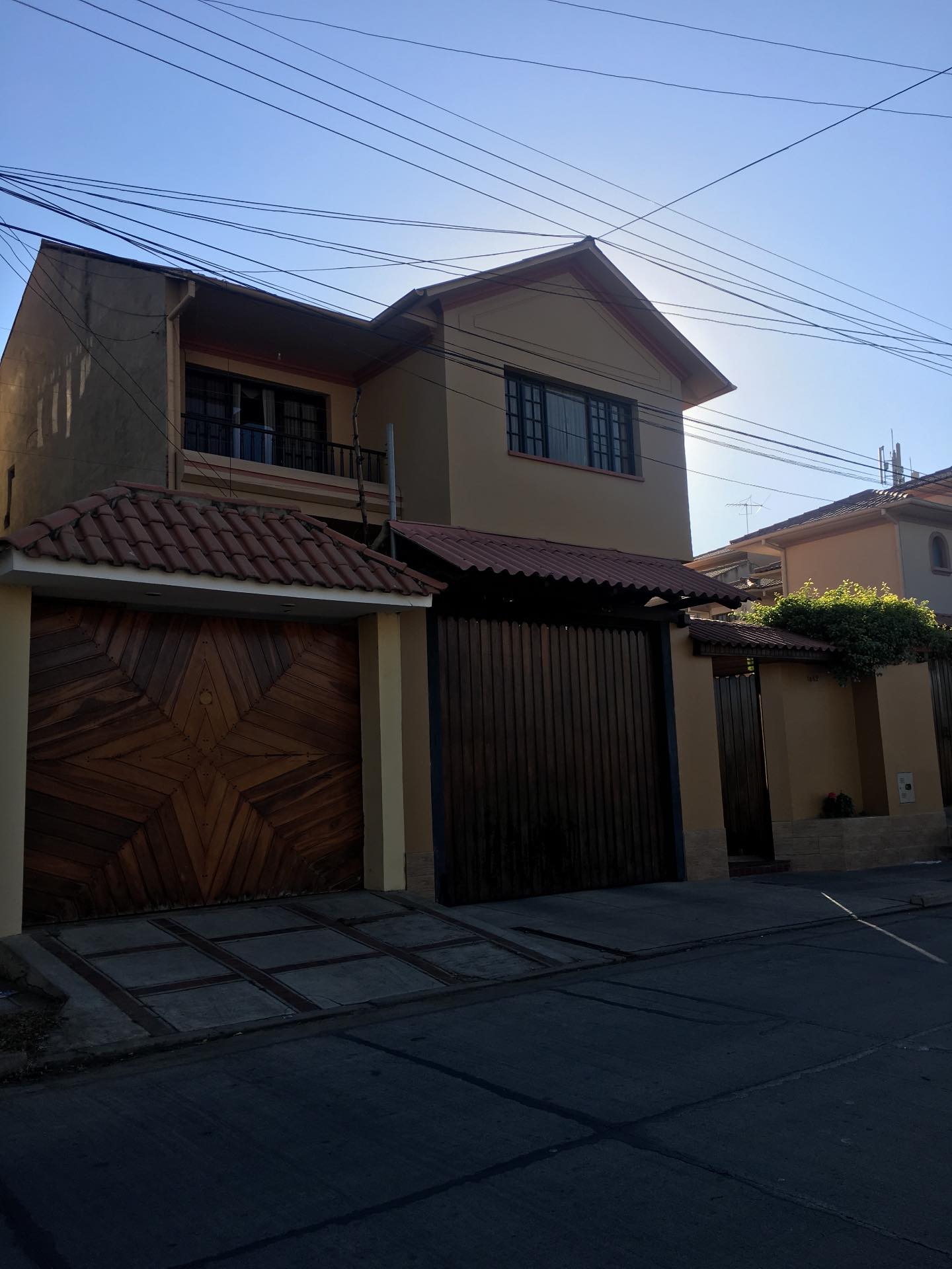Casa en Tupuraya en Cochabamba 4 dormitorios 5 baños 5 parqueos Foto 1