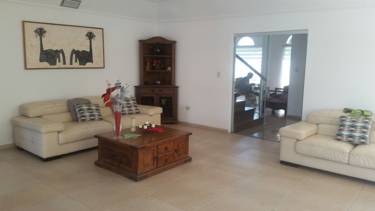 Casa en Las Palmas en Santa Cruz de la Sierra 5 dormitorios 5 baños  Foto 4