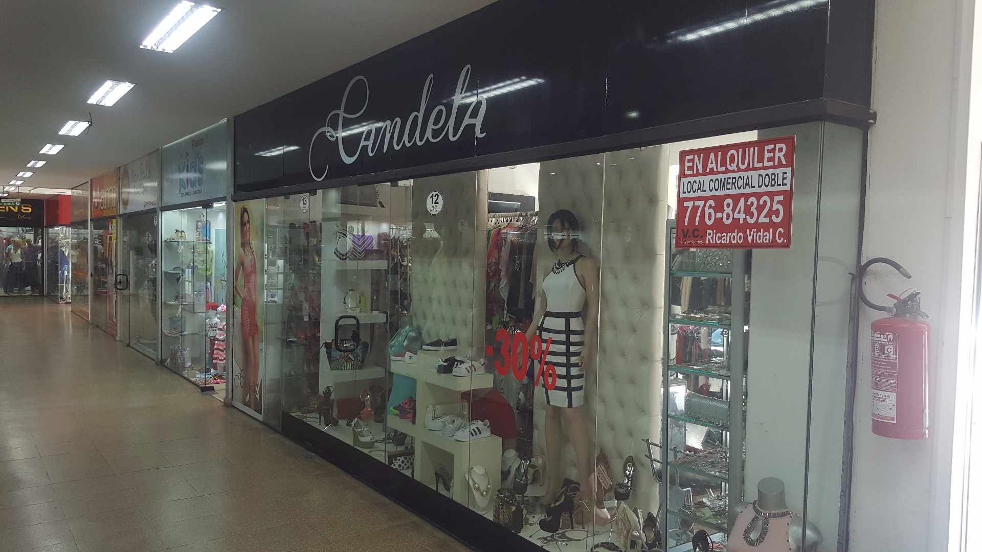 Local comercial en Alquiler7 calles , Mall Santa Cruz Foto 4