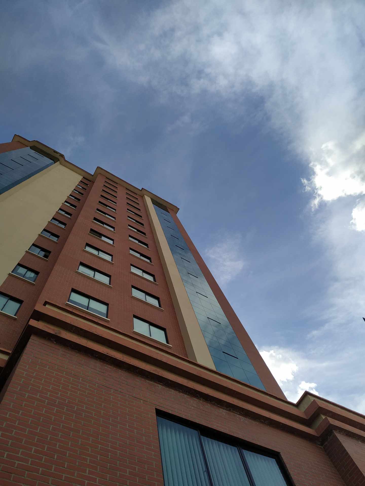 En Alquiler a $us 950 Foto 1