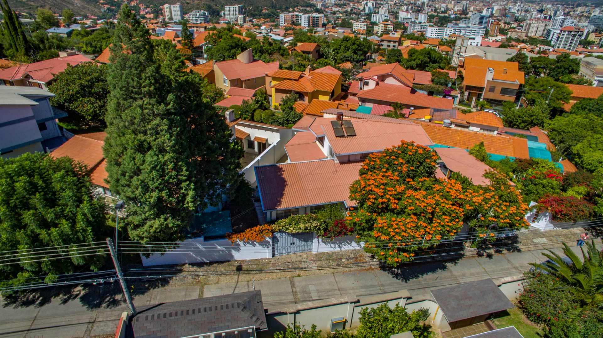 Casa en Aranjuez en Cochabamba 4 dormitorios 3 baños 3 parqueos Foto 1