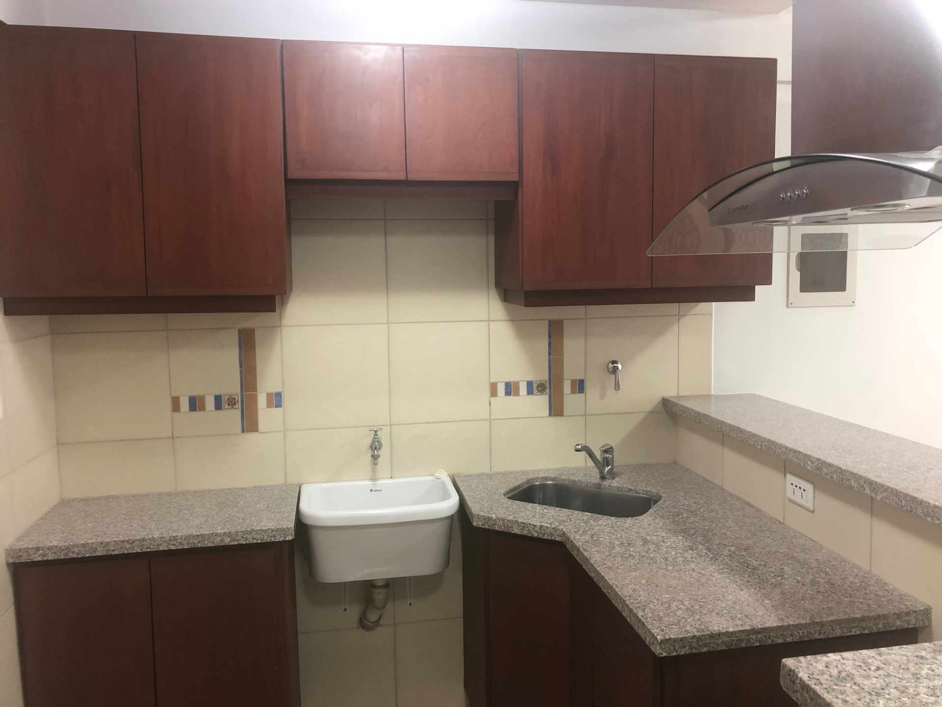 Departamento en VentaCondominio La Casona [2do. Anillo, frente a Colegio La Salle], Departamento de 1 dormitorio en venta con parqueo. [76.000$us.] 1 dormitorios 1 baños 1 parqueos Foto 2