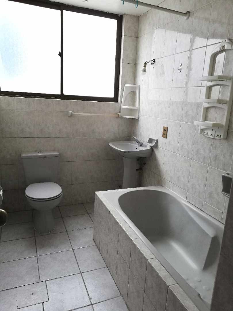 Departamento en Obrajes en La Paz 3 dormitorios 4 baños  Foto 5