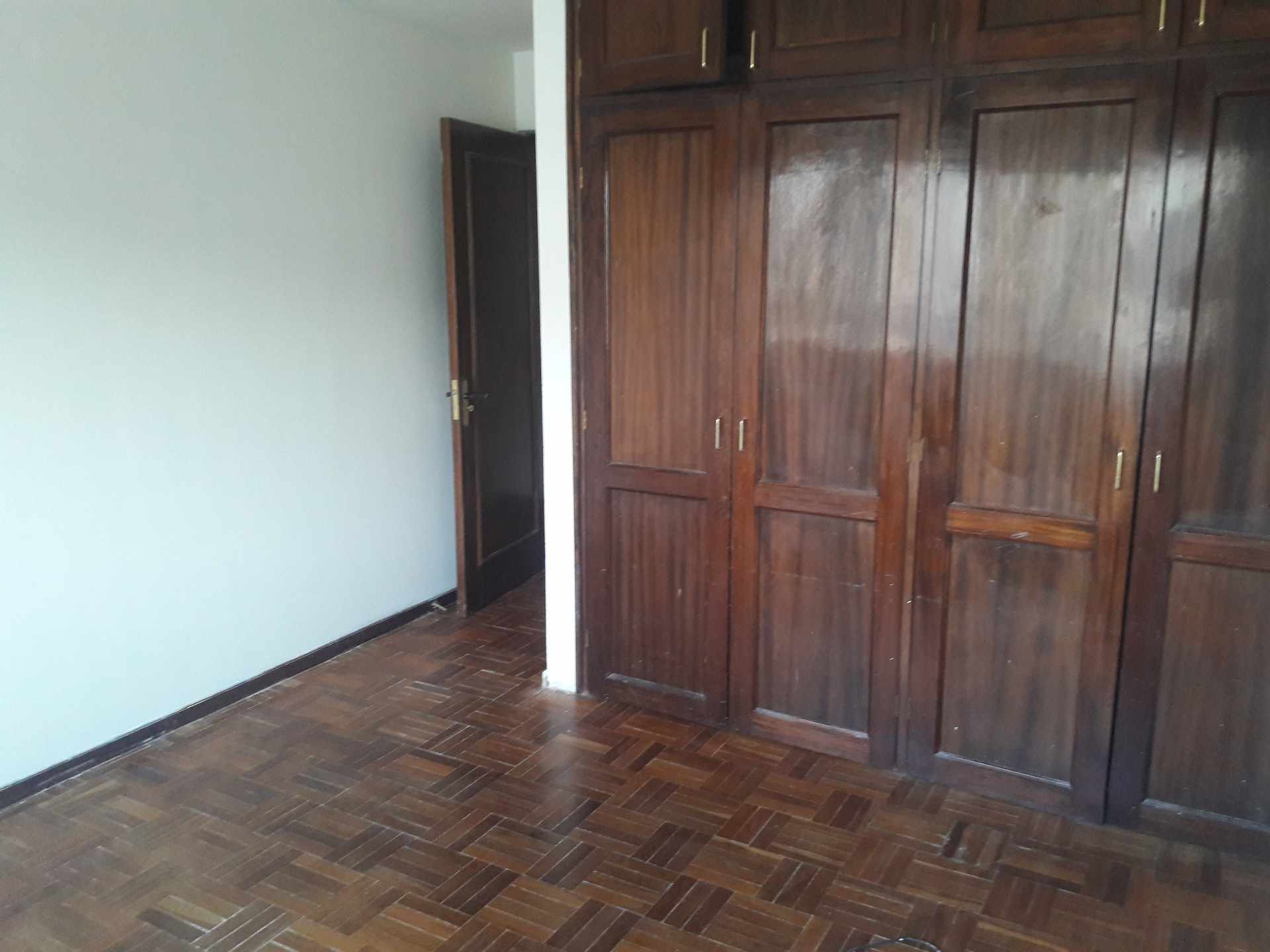Departamento en Miraflores en La Paz 3 dormitorios 3 baños 1 parqueos Foto 2