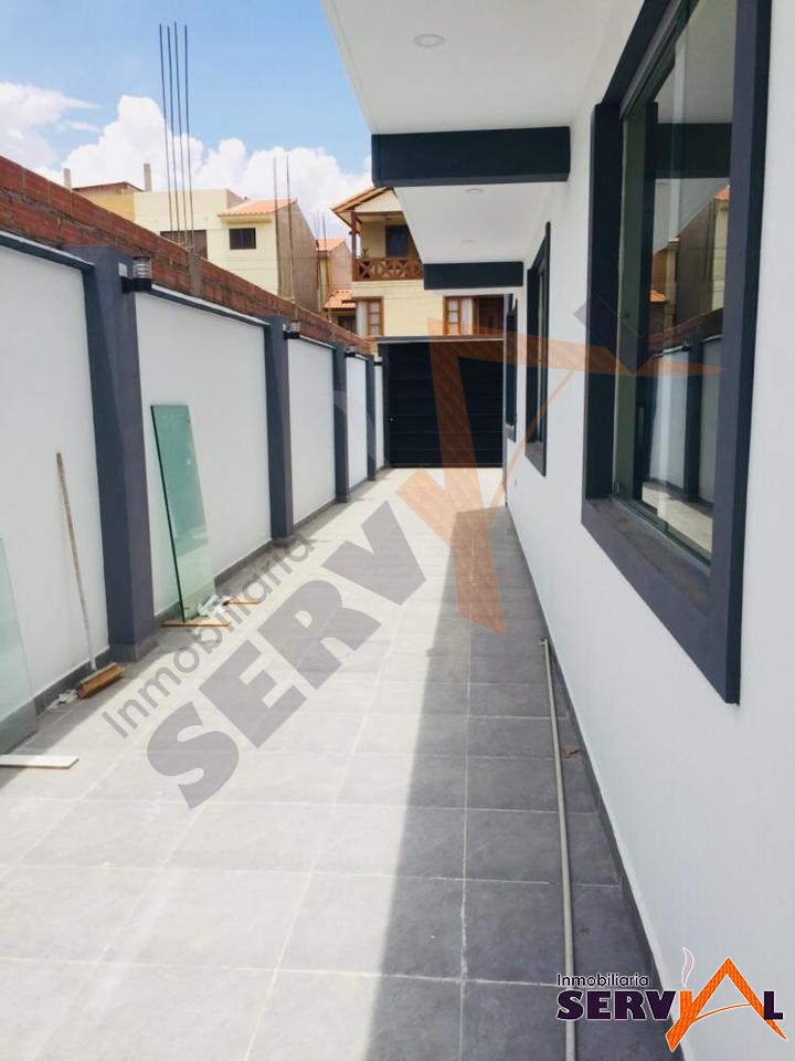 Casa CASA DE TRES PLANTAS ESTILO MINIMALISTA A ESTRENAR   INMEDIACIONES AV. D´ORBIGNY Y AV. THUNUPA Foto 12