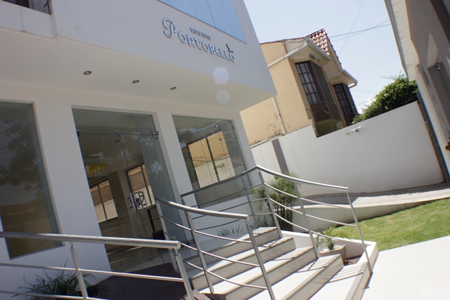 Local comercial en VentaCalle Alcibiades Guzmán casi Av. Santa Cruz Foto 1