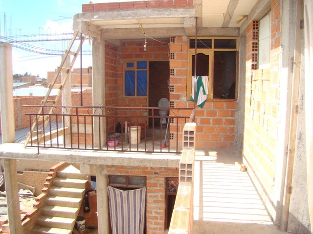 Casa en VentaLAJASTAMBO-CERCA AL COLISEO Y  AL NUEVO COLEGIO 4 dormitorios 2 baños 2 parqueos Foto 4