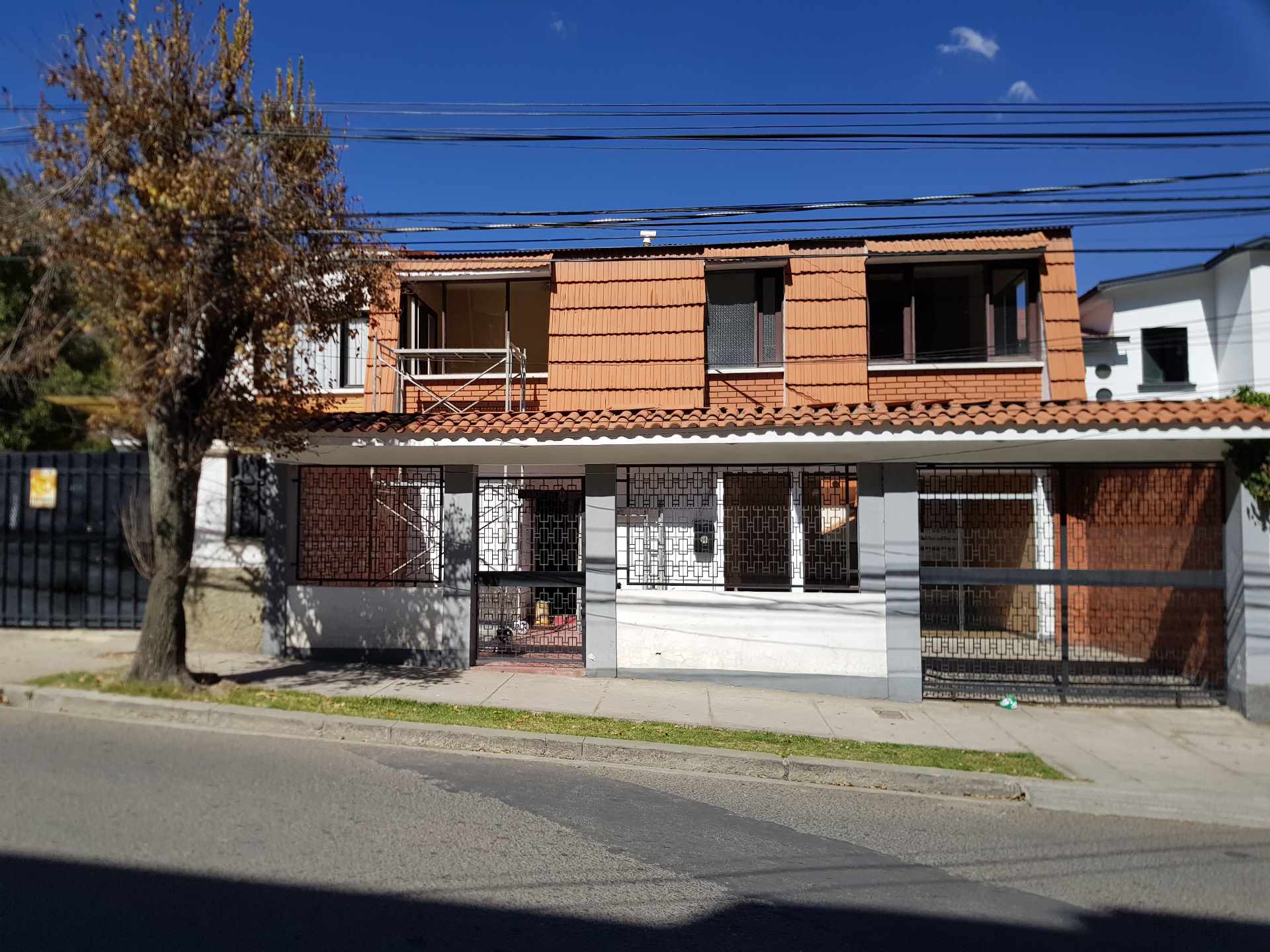 Casa en Calacoto en La Paz 3 dormitorios 3 baños 1 parqueos Foto 1