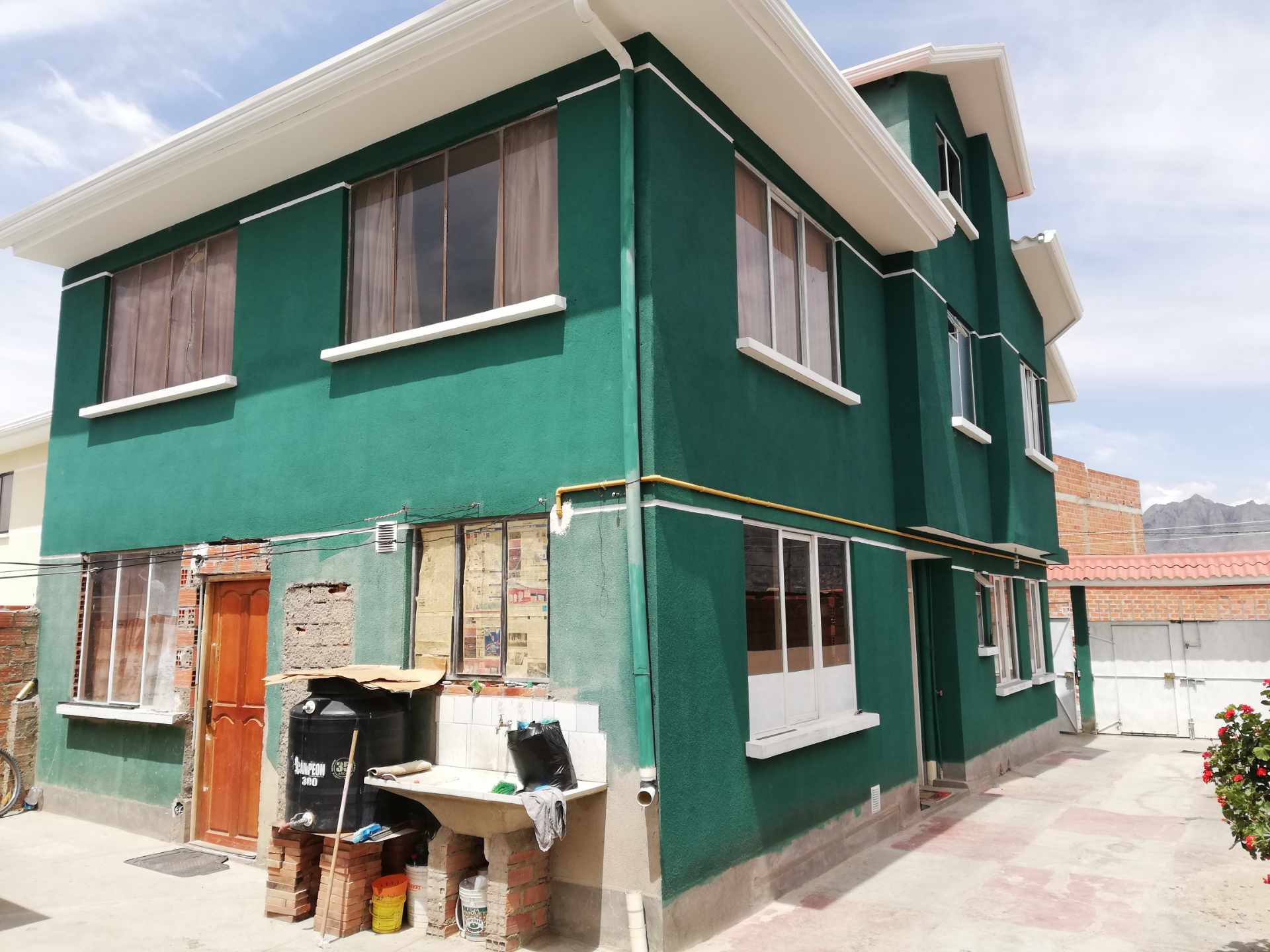 Casa en Bella Vista en La Paz 5 dormitorios 2 baños 4 parqueos Foto 3