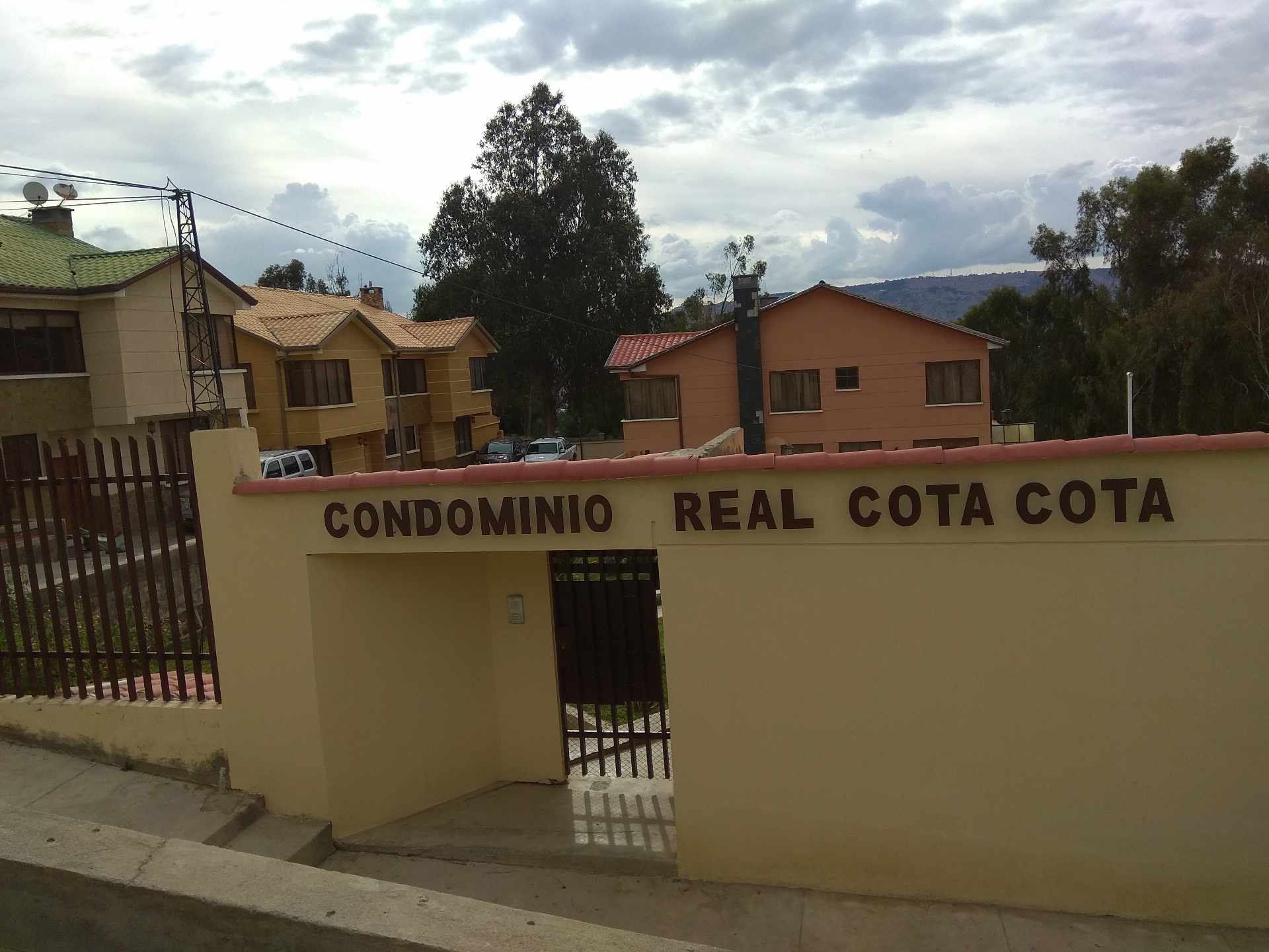 Casa en Cota Cota en La Paz 4 dormitorios 3 baños 2 parqueos Foto 11