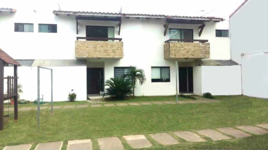 Casa en Entre 5to y 6to anillo Oeste en Santa Cruz de la Sierra 3 dormitorios 3 baños 2 parqueos Foto 1