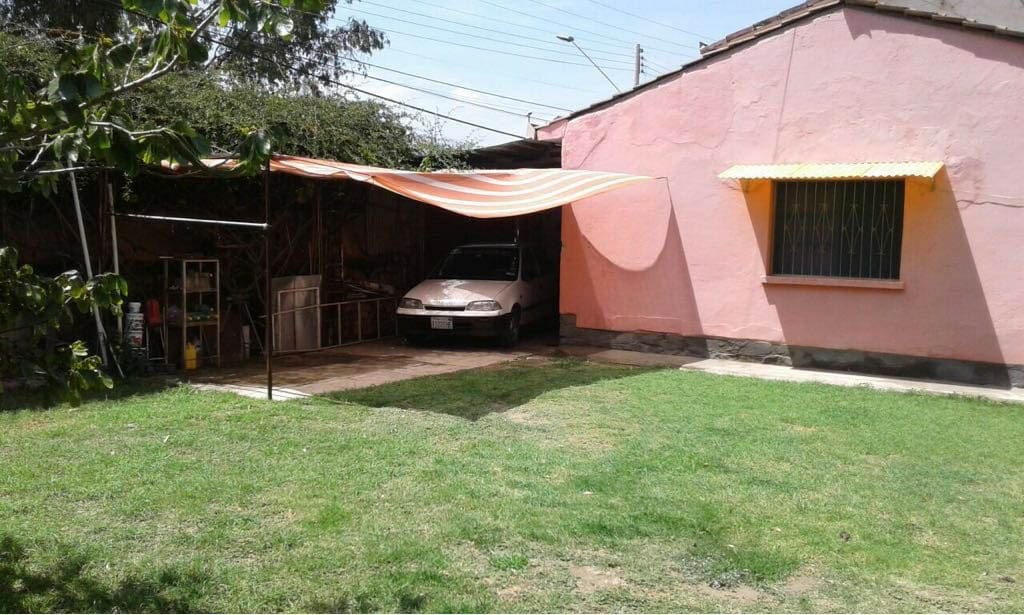 Casa en Las Cuadras en Cochabamba 4 dormitorios 2 baños 4 parqueos Foto 3