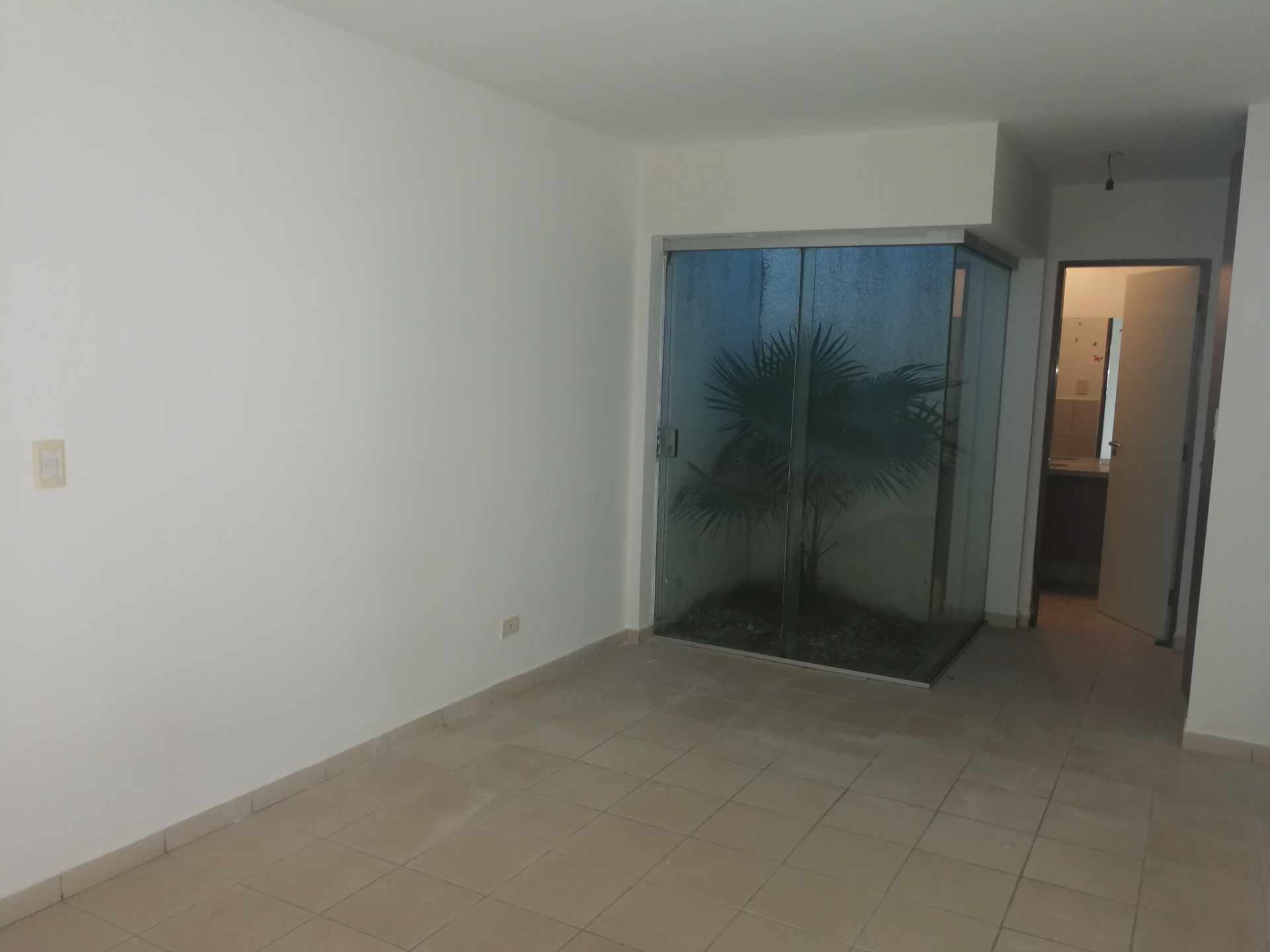 Casa en AlquilerZONA NORTE, AV. BANZER KM 9;EXCLUSIVO CONDOMINIO CASA EN ALQUILER Foto 4