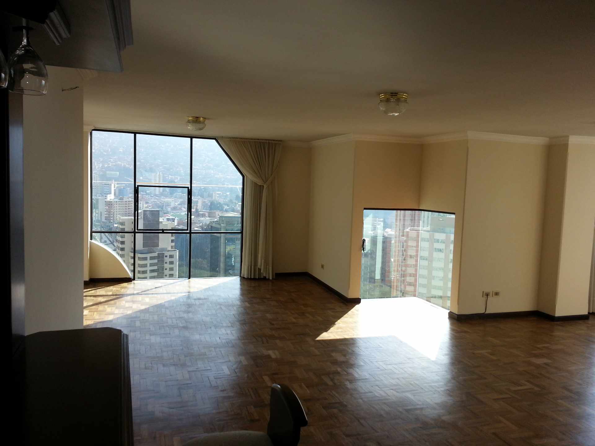 Departamento en VentaEdif. Los Jardines, Av. 6 de Agosto (entre Belisario Salinas y Pedro Salazar) Foto 6