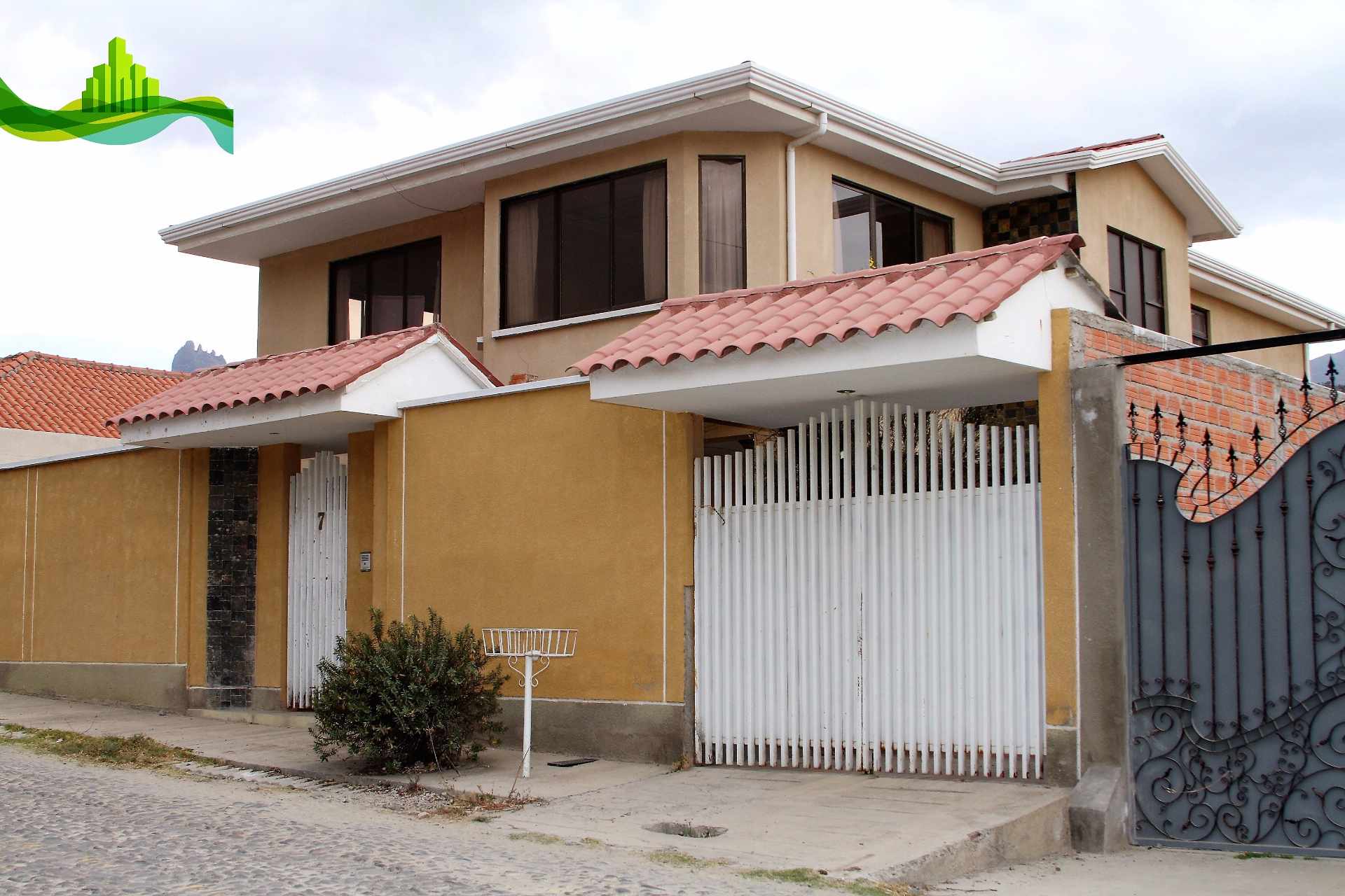 Casa en VentaHermosa Vivienda en Venta alrededor de 700 metros cuadrados 4 dormitorios 4 baños 4 parqueos Foto 4