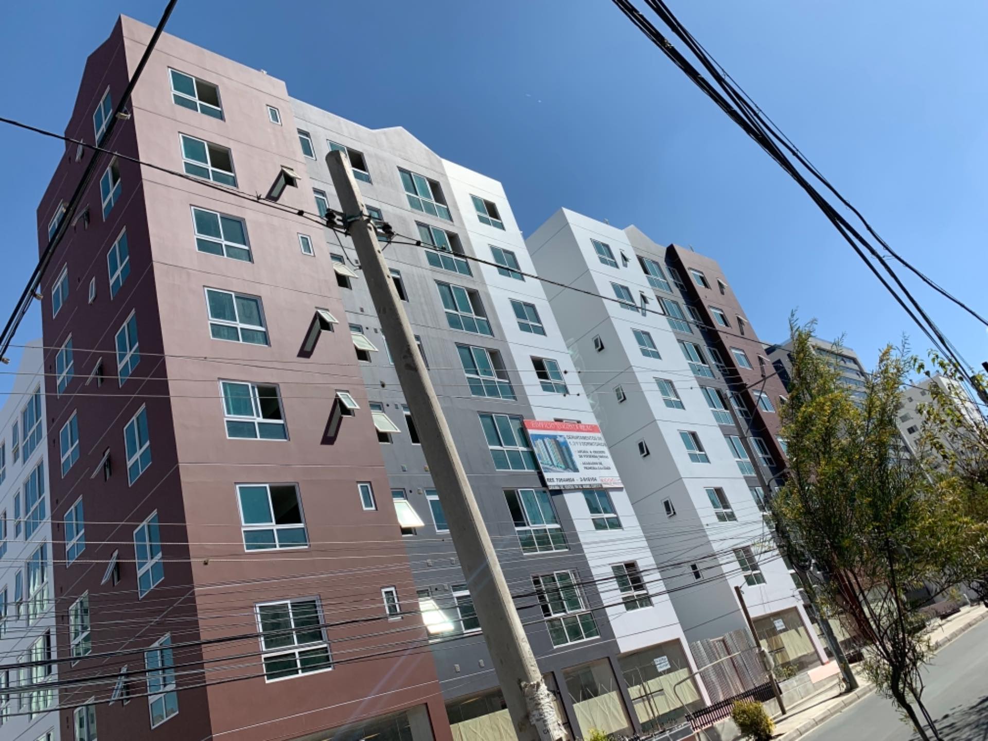 Departamento en VentaEdificio Colonia Real. Avenida 14 de Septiembre Esquina Calle 5 de Obrajes #5080. 2 dormitorios 3 baños  Foto 1