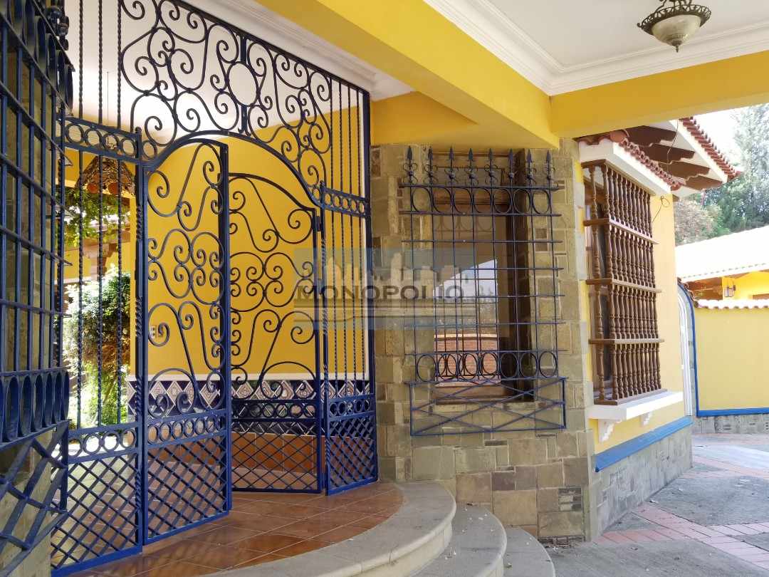 Casa en Tiquipaya en Cochabamba 6 dormitorios 5 baños 4 parqueos Foto 11