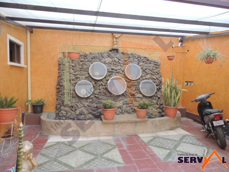 Casa en Colcapirhua en Cochabamba 7 dormitorios 5 baños 5 parqueos Foto 4
