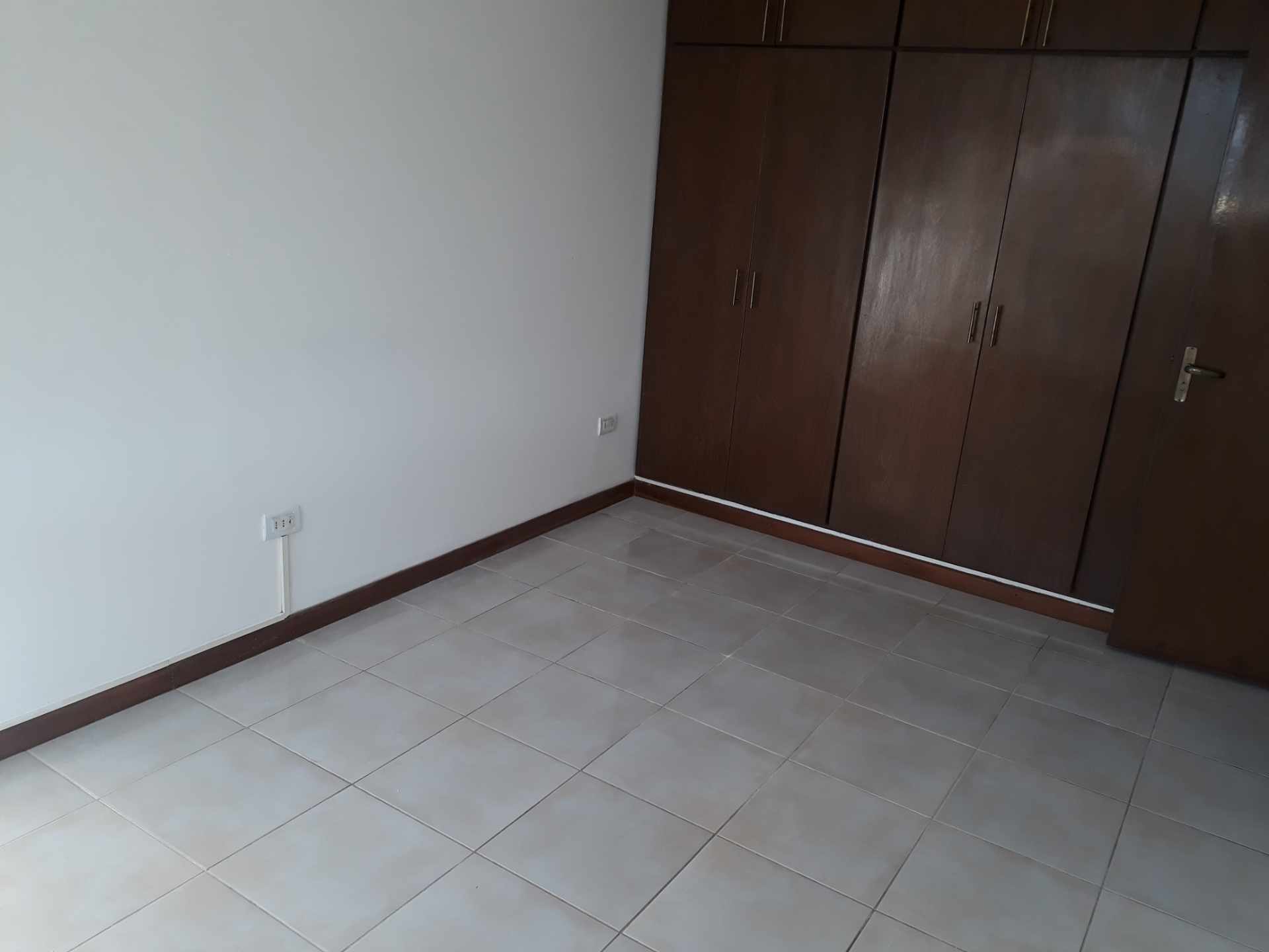 Casa en AlquilerRoca y coronado  Foto 2