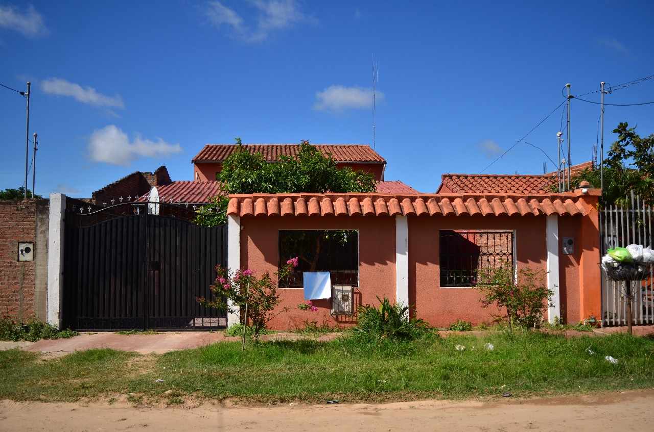 Casa en VentaBarrio Galilea /Av. Miguel de Cervantes 7mo Anillo   6 dormitorios 4 baños 2 parqueos Foto 1