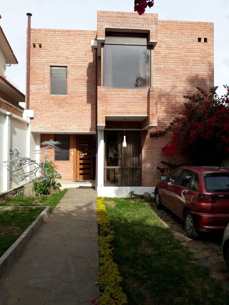Casa en VentaZona Alto Mirador, c. Isaac Maldonado, #75 4 dormitorios 4 baños 2 parqueos Foto 1